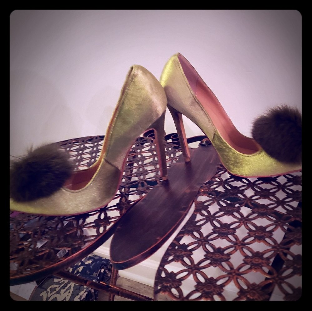 Green velvet evening pump